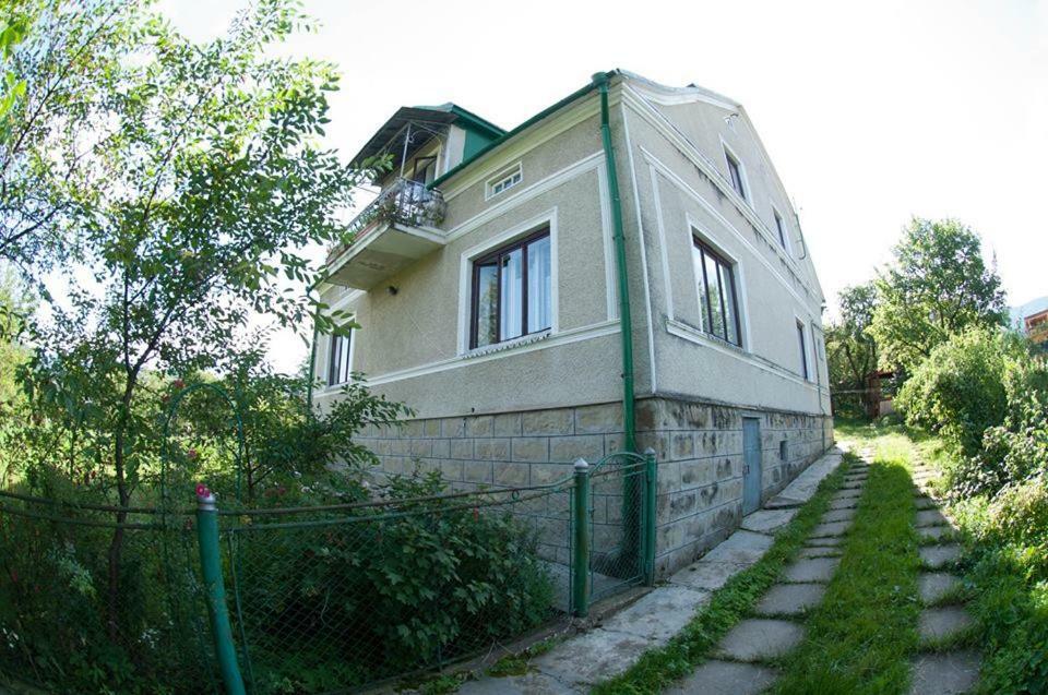 Zabava Apartment Yaremche Exterior photo